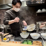 めん 呼白 - 調理風景