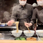 めん 呼白 - 調理風景