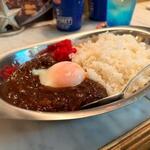 Diner 5GALLONS - 究極の牛すじカレー温玉トッピング