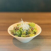 焼肉うしごろ 新宿三丁目店 - ② サラダ