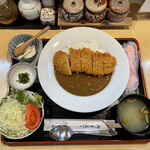 とんかつ・串揚げ 冨岳 - カツカレーランチ。ご飯少なめ