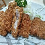 Tonichi - 大皿一杯のトンカツ！