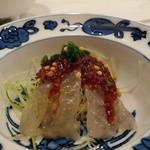 向付替わり：活才巻海老の四川ソース　小口葱　あられ