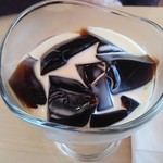 大館珈琲館 - アイスコーヒー \390 撮影前にミルクかけちゃいました(´Д`A;)