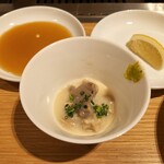 ビーフキッチン - もつ煮、ピリリとゆず胡椒が上品なアクセント。