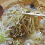 長崎ちゃんぽん・皿うどん 球磨 - お焦げともっちり食感の､柔らかい麺の｢太麺皿うどん｣