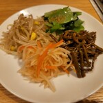 ビーフキッチン - お代わりしたナムルたち。食べ過ぎ注意(笑)