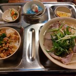 アンゴン - 選べるベトナム汁麺ランチ　1000円　10種類の麺と2種類のご飯から選べます。フォーボーチンと煮豚ご飯にしました。