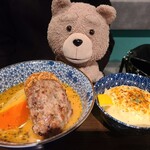 SAKURA BROWN - アメリカンソーセージとハッシュドポテトのカレー　ライスにチーズトッピング