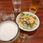 Gasuto - ミックスサラダと生ビール