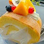 しょこら亭 - マンゴーのロールケーキ