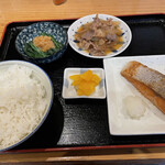 なばりゅう - 本日のおまかせ｢鮭牛定食｣