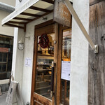 ROJIURA BAKERY - お店の入口