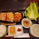 韓国料理 テバギ屋 - サムギョプサル定食よ