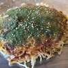 Gaku - 肉玉そば(税込900円)
                ・中太生麺(磯野製麺)
                ・オタフクソース(甘さ控えめな専門店専用)
                ・焼き方:仕上げ時のみヘラで押さえる
                ・焼き上がりの形:綺麗な焼き上がり
                ・鉄板で食べるのがスタンダード