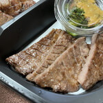 牛たん炭焼 利久 愛子店 - 牛たん焼