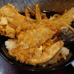 Teuchi Udon Kousuke - 令和4年12月
                      穴子天丼(ミニうどん、小鉢、漬けもの付) 950円