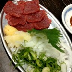 串屋横丁 - 馬肉のタタキ　590円