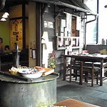 ぼちぼち 川口栄町店 - 昭和レトロな町並み風店内