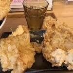 手打ちうどん 信玄 - 別皿移した鶏天