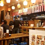 Muteki Sakaba Sumiyaki Ichiba - 店内
