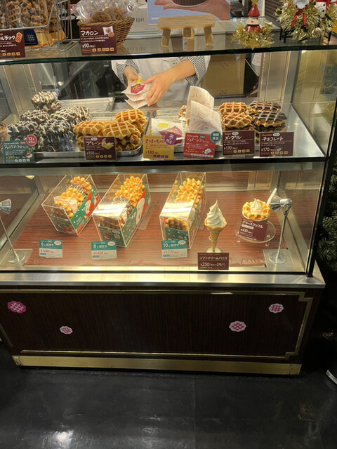 Maneken Senri Chuo Ten