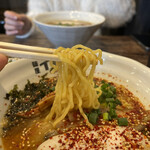 麺屋イロトヤ - 2022年12月 スパイシーラーメン麺アップ