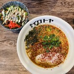 麺屋イロトヤ - 2022年12月 スパイシーラーメン&チャーマヨ丼