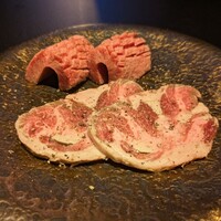 完全個室焼肉かなう - 国産黒毛和牛タン　2種(タンカルビ、GODタン)