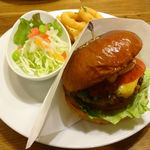 マグズカフェ - 5月限定アスパラガーリックチーズバーガー（ディナープレート）