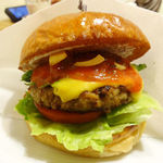 マグズカフェ - 5月限定アスパラガーリックチーズバーガー（アップ）