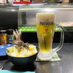 三酉屋 - 生ビールにお通し