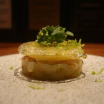 IZA - 赤海老とゴールドキウイのマリネアップ