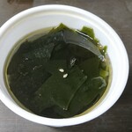 Omu ni - ワカメ入り中華スープ