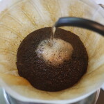 Soundwave Coffee Roasters - グアテマラ ウェウェテナンゴペーパードリップ中