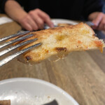 ピッツェリア イル・タンブレッロ - 耳だけを食べてみた。香ばしく甘くて美味しいよ