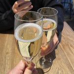 ピッツェリア イル・タンブレッロ - まずはスプマンテで再会を祝す