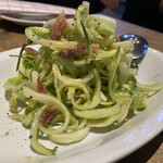 ピッツェリア イル・タンブレッロ - プンタレッタと言う見たことも聞いたこともない野菜とアンチョビのサラダ、酸っぱいよ