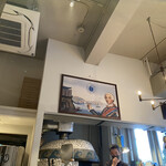 ピッツェリア イル・タンブレッロ - 天井高が高いので開放感がある