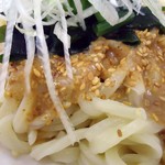 古式手打ちうどん 藏 - ごま接写。