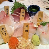 八吉 新橋店 - 新鮮な刺身の盛合わせ