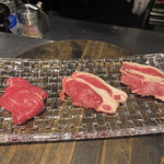 炭焼き成吉思汗 いし田 - 左からランプ、リブロース、サーロイン