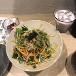 Izakaya Yokoo - お通しと三つ葉とみょうがサラダ（各税込¥450）