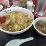 御食事処 埼玉や - 料理写真:中華丼とスープ