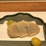 曙橋 かず - おまかせコース７７００円。海老芋唐揚げ。良い具合に下味の付いた海老芋をカラリと揚げてあります。芋の具合がピッタリで、同じ料理の中では、今期一番かもしれません。