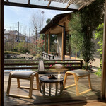 鉄板・懐石 くら馬 - お部屋から中庭をのぞむ。