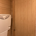 鉄板・懐石 くら馬 - トイレの建具は、取手がシンプルで素敵