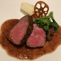 ジャンティーユ - 松阪牛のイチボ肉
                　赤ワインと粒マスタードのソース