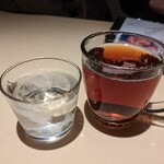 韓食酒房クルクリ - チャミスル 400円とホットウーロン茶 220円