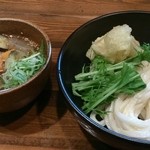 東京うどん 一将 - 野菜がタップリ、ひき肉も入ったピリ辛なけんちん風つけ汁。